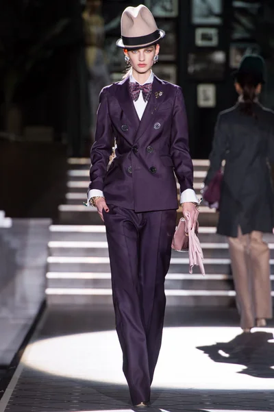 Look 11